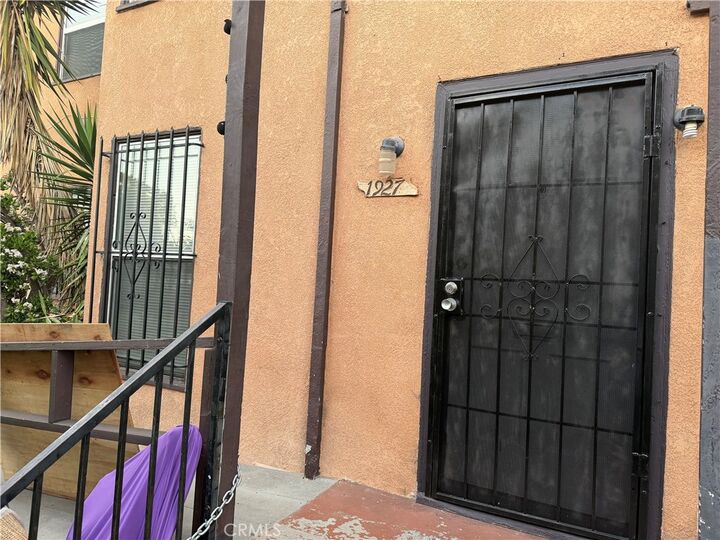 Property Photo:  1925 W 35th  CA 90018 