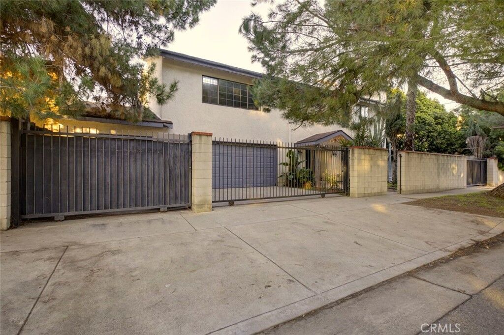 Property Photo:  5802 Colfax Avenue  CA 91601 