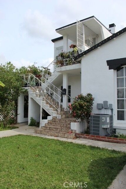 Property Photo:  2546 S Bronson  CA 90018 