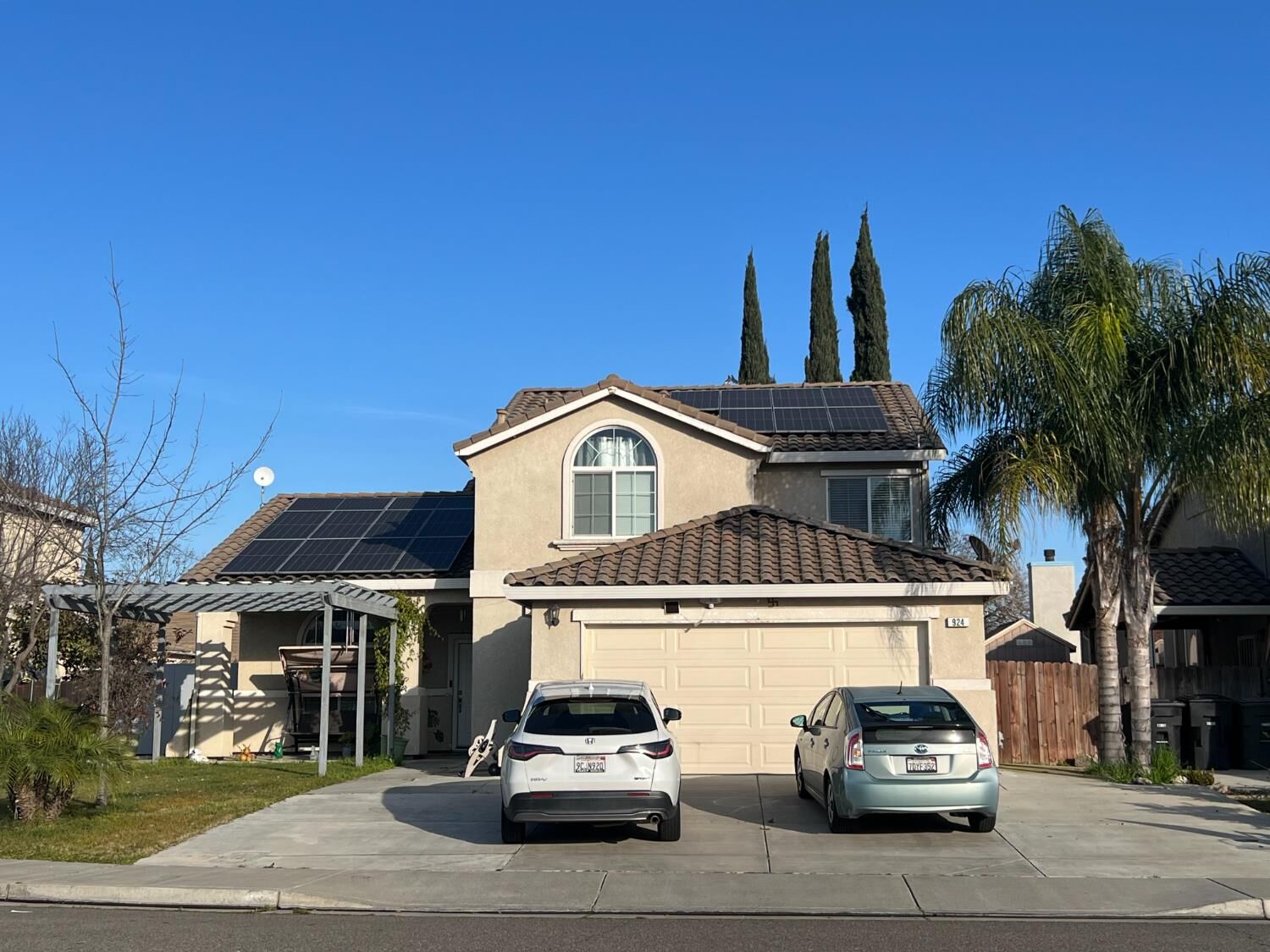 Property Photo:  924 Dosangh Court  CA 95334 