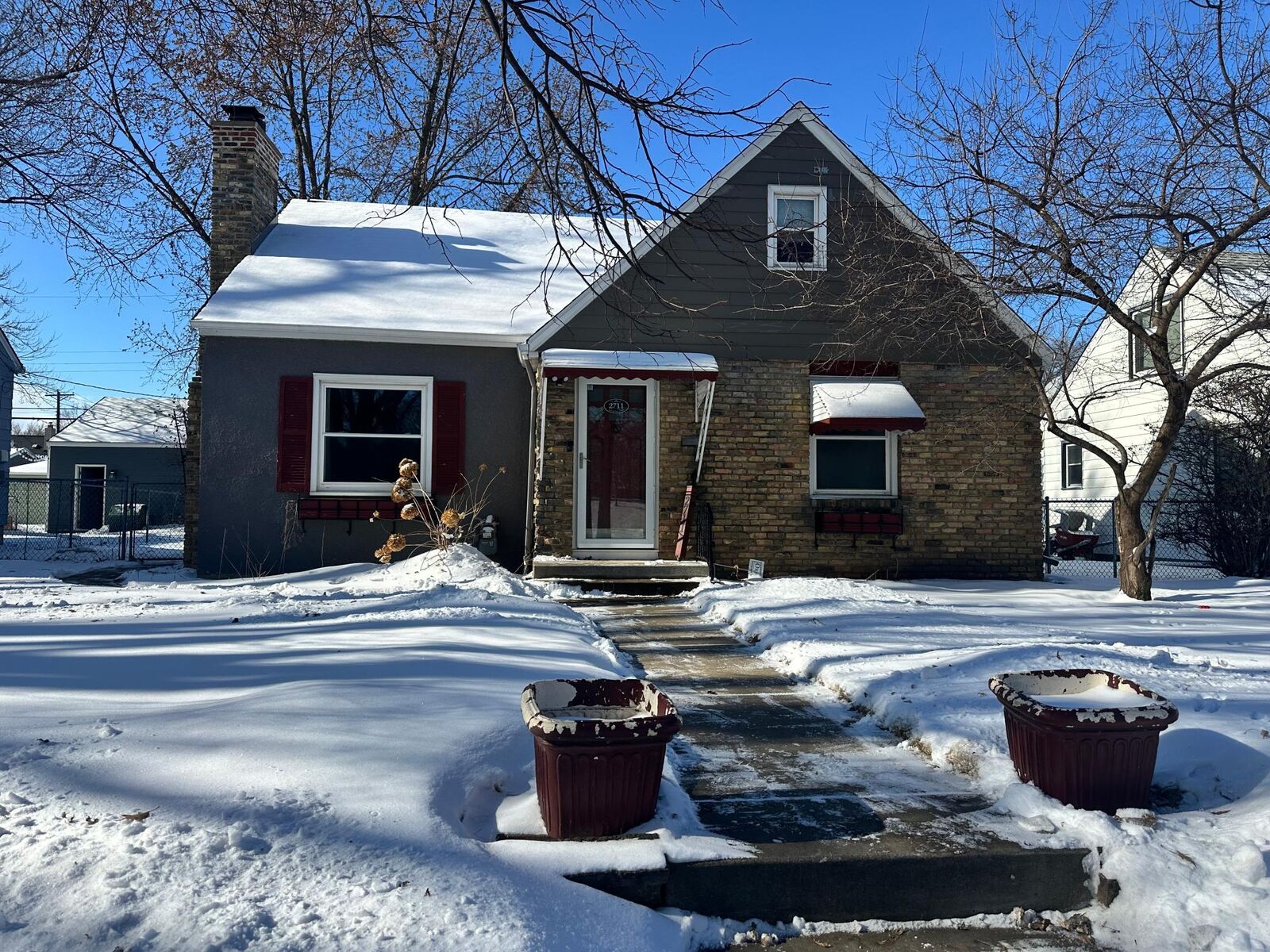 Property Photo: 2711 Xerxes Avenue N MN 55422