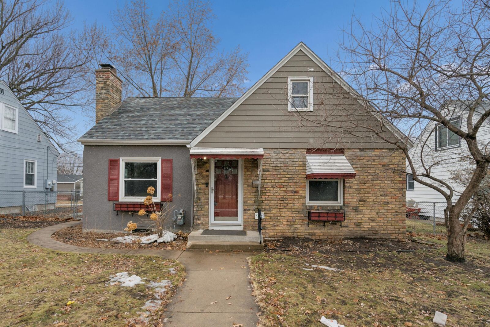 Property Photo: 2711 Xerxes Avenue N MN 55422