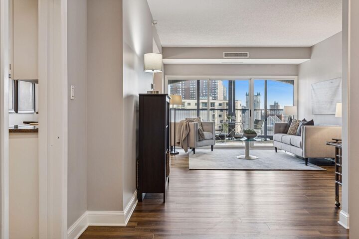 Property Photo:  1201 Yale Place 608  MN 55403 