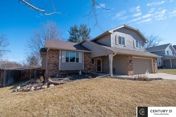 Property Photo:  807 S Taylor Street  NE 68046 