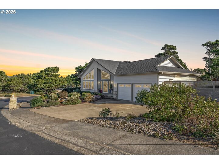 Property Photo:  101 Shoreline Dr  OR 97439 