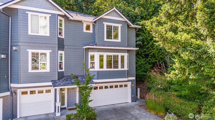 Property Photo:  5523  Lakemont Boulevard SE 604  WA 98006 