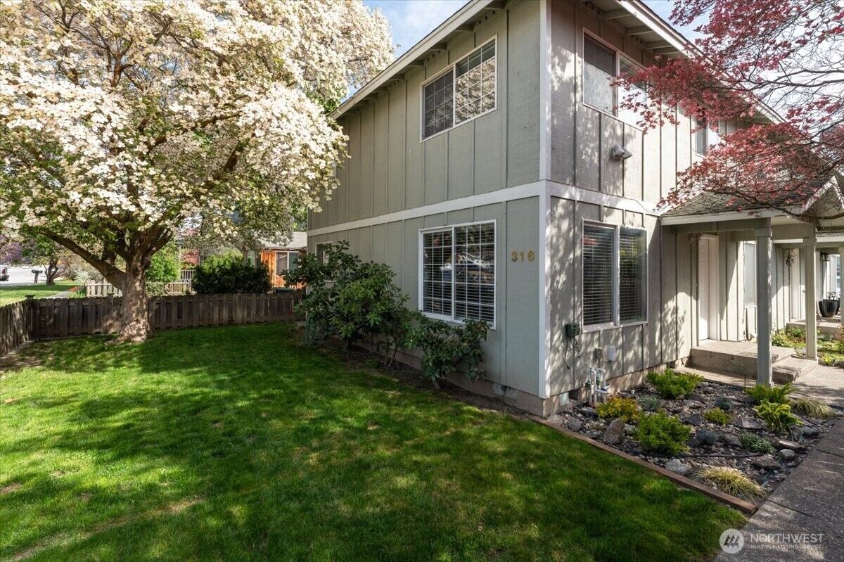 Property Photo:  316 E Wapato Avenue 1  WA 98816 