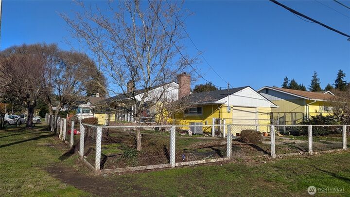 Property Photo:  1701  51st Street NE  WA 98422 