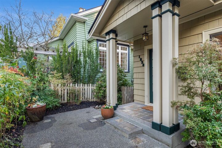 Property Photo:  1828 NE Ravenna Boulevard  WA 98105 