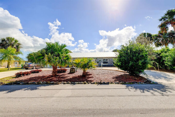 Property Photo:  322 S Naranja Avenue  FL 34983 