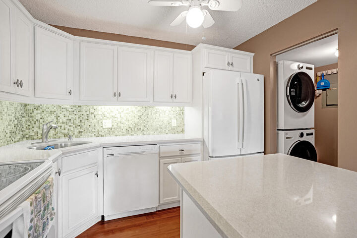 Property Photo:  426 Pine Glen Lane D-2  FL 33463 