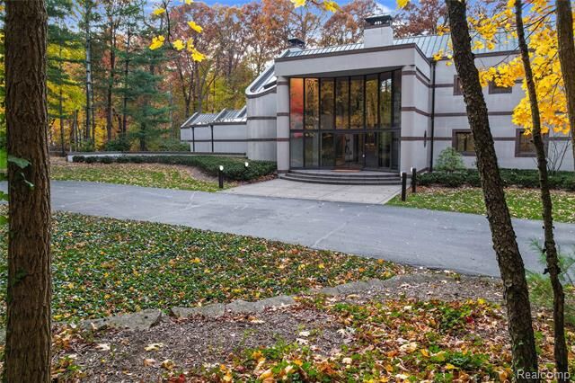 Property Photo:  1335 Trowbridge Road  MI 48304 