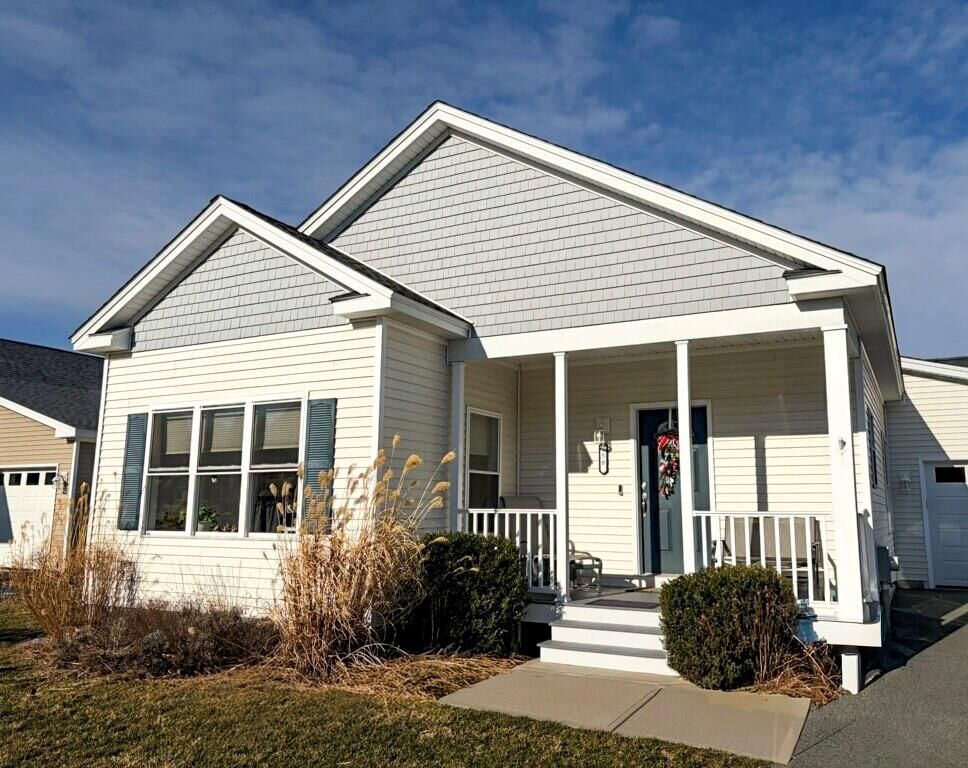 Property Photo:  58 Chickadee Lane  RI 02879 