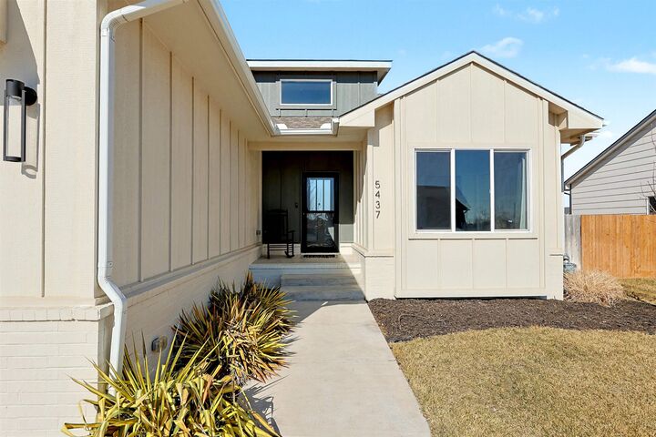 Property Photo:  5437 N Saint Paul Ct  KS 67204 