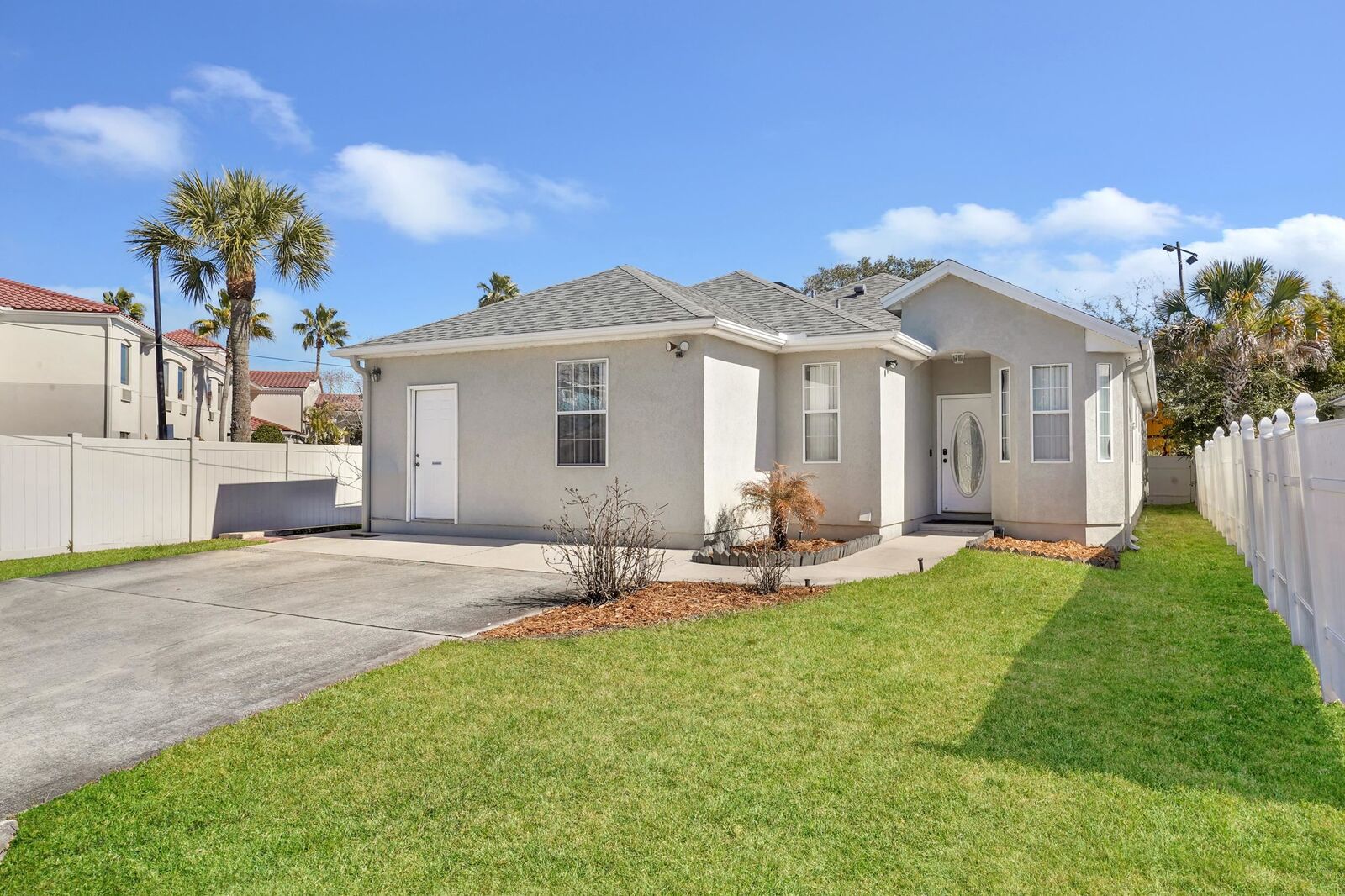 Property Photo: 16 S Comares Ave FL 32080