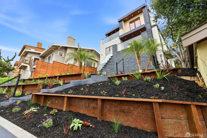 Property Photo:  21 Cambridge Way  CA 94611 