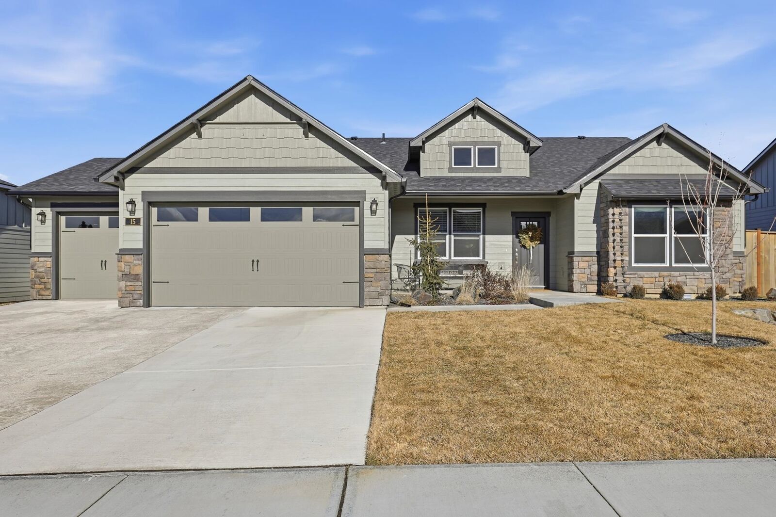 Property Photo:  15 E E 12th St  WA 99006 