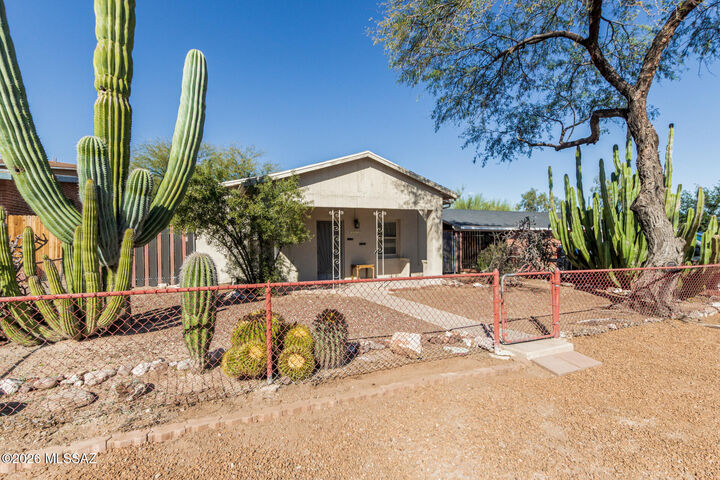 Property Photo:  1249 E Waverly Street  AZ 85719 