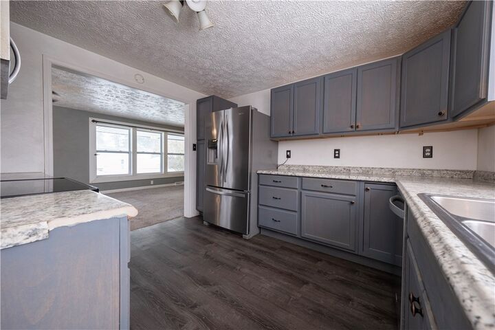 Property Photo:  1020 Roosevelt Way  PA 15670 