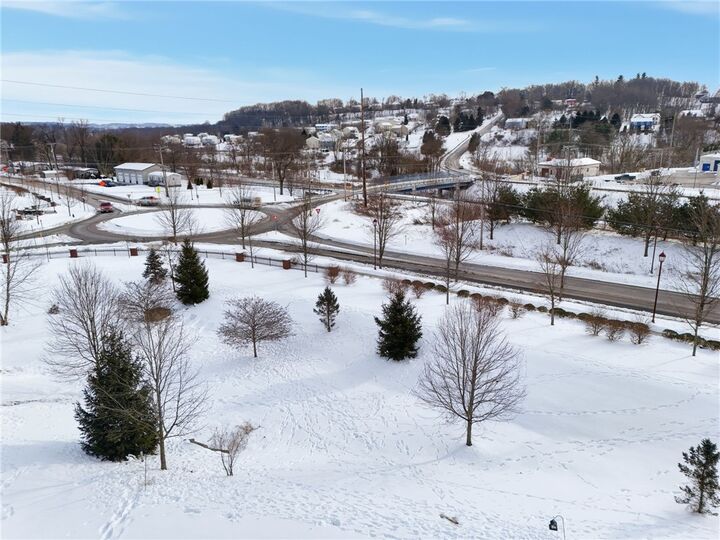 Property Photo:  213 Eagle Dr  PA 16066 