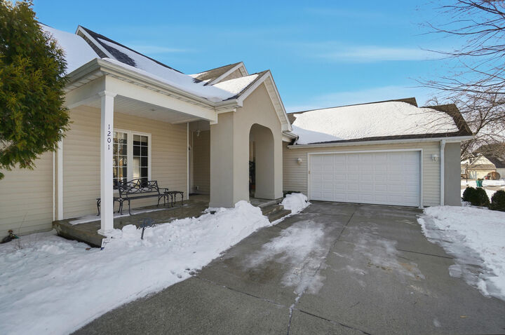 Property Photo: 1201 Kingsgate Road OH 45503