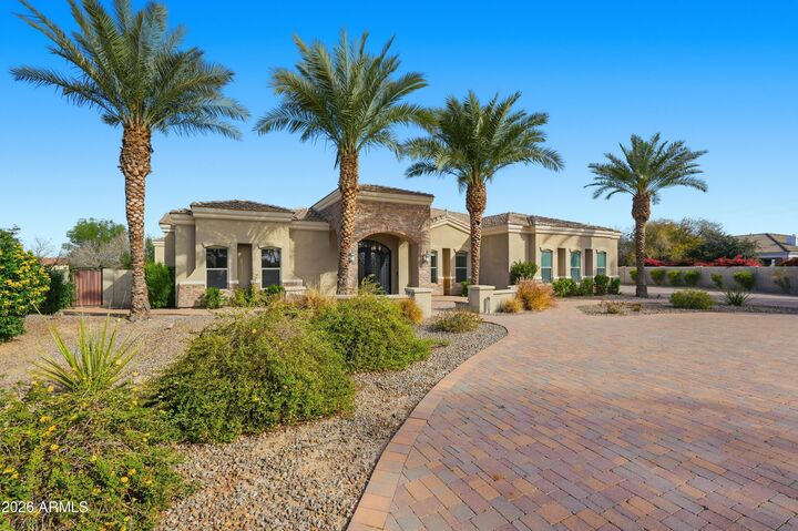 Property Photo:  2900 E Clark Drive  AZ 85297 