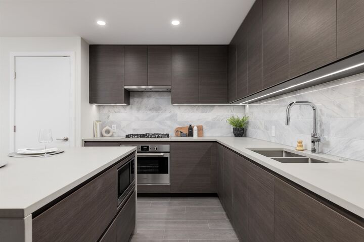 Property Photo: 2186 Gilmore Avenue 3404 BC V5C 0N7