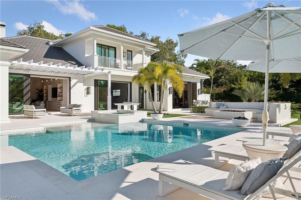 Property Photo:  186 North St  FL 34108 