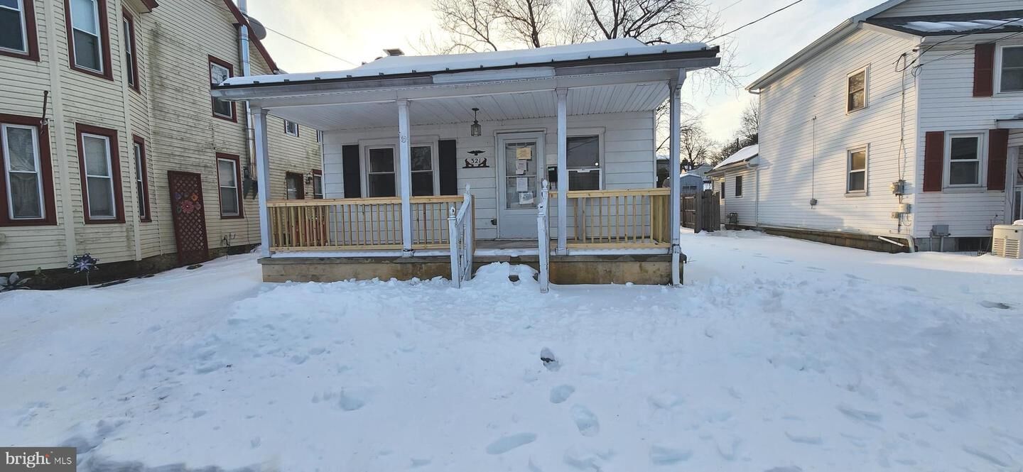 Property Photo:  321 Chestnut  PA 17065 