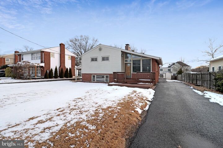 Property Photo:  6323 Hillcrest Place  VA 22312 