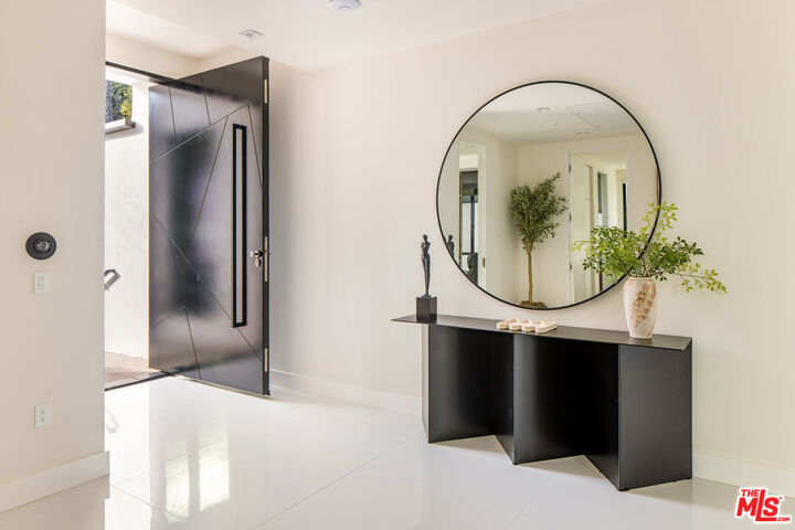 Property Photo: 2112 Roscomare Rd CA 90077