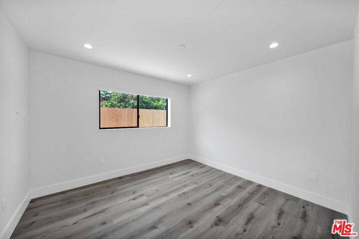 Property Photo:  11522 Emelita St  CA 91601 