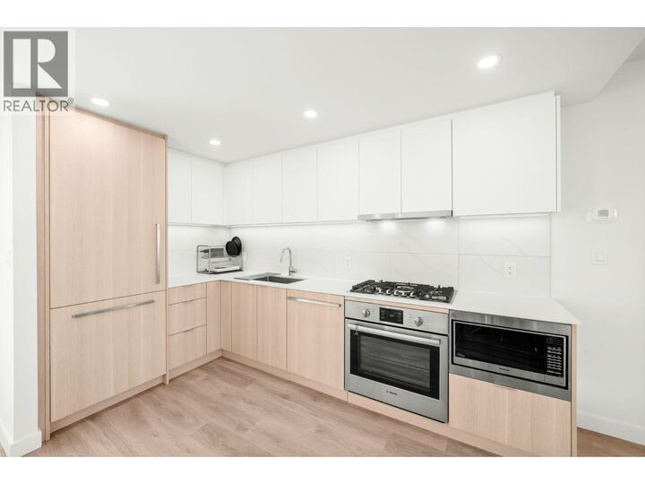 Property Photo:  318 Alderson Avenue 1208  BC V3K 0J1 