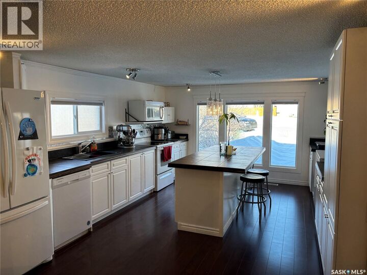 Property Photo: 20 Crystal Drive SK S4L 1B3