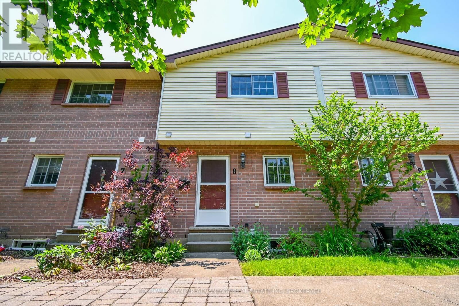 Property Photo:  102 Silvan Drive 8  ON L3C 6C3 