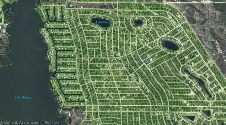 Property Photo:  405 Tahiti Court  FL 33852 