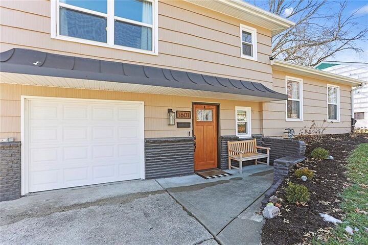 Property Photo:  1601 NE 51st Street  MO 64118 