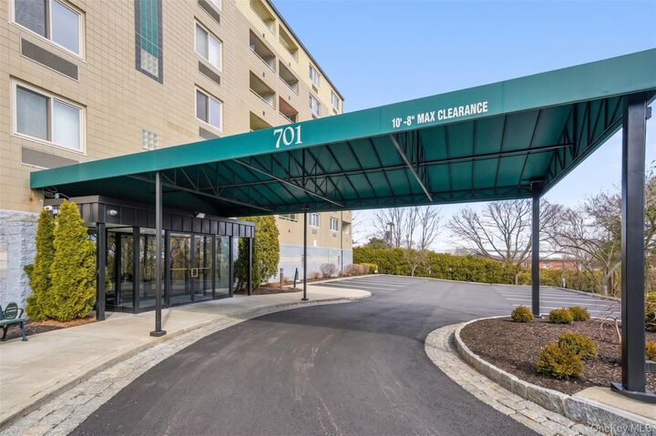 Property Photo:  701 Pelham Road 5M  NY 10805 