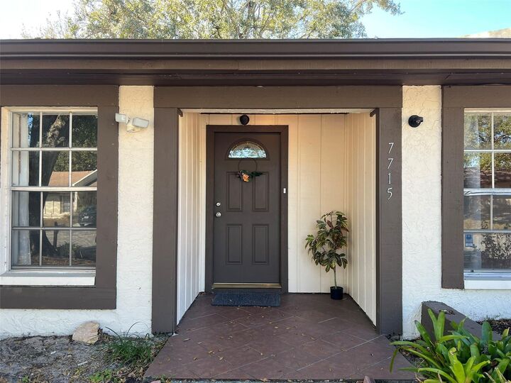 Property Photo:  7715 Willow Park Drive  FL 33637 