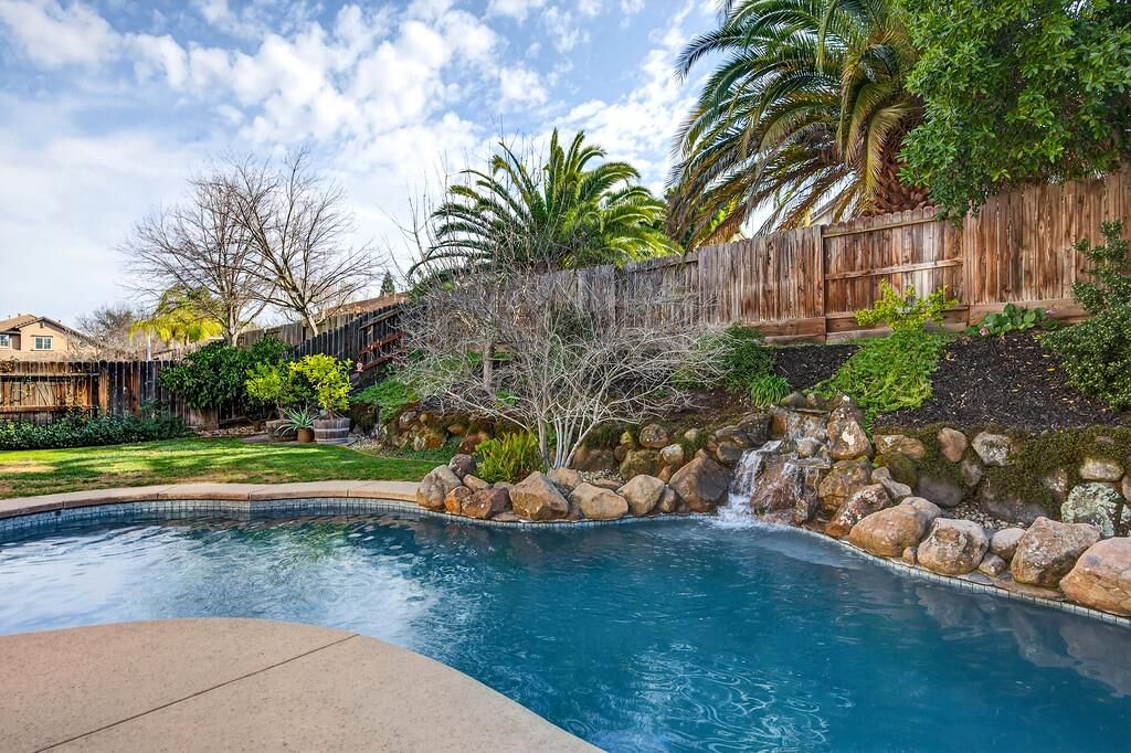 Property Photo: 1617 Blackbird Street CA 95747