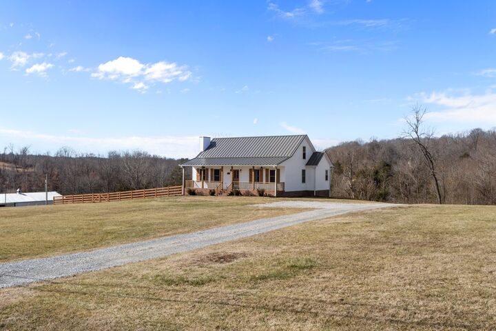 Property Photo: 1024 E Piney Rd TN 37055