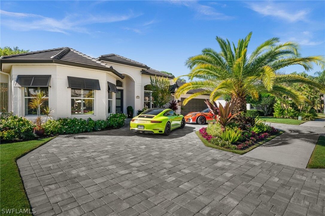 Property Photo:  985 Spanish Moss Trail  FL 34108 