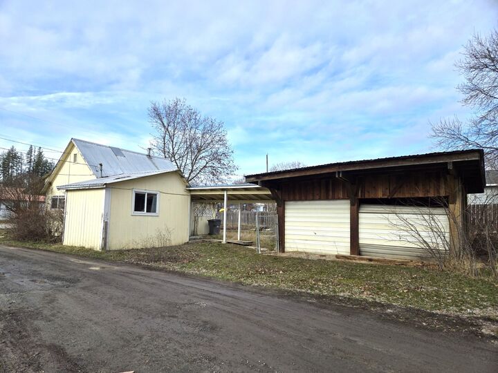 Property Photo:  606 N Victoria St  WA 99109 