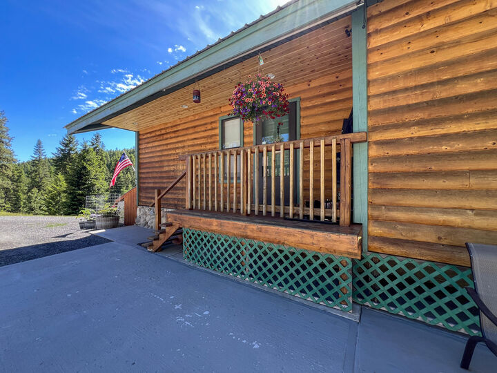 Property Photo:  1188 Randall Rd  WA 99114 