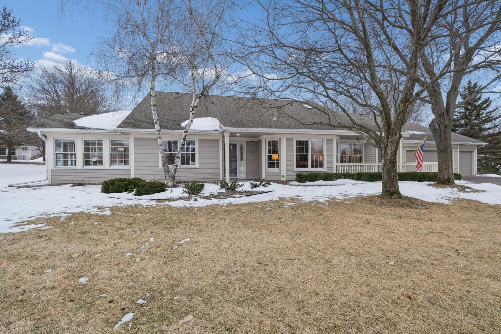 Property Photo:  877 Ivy Lane  MN 55123 