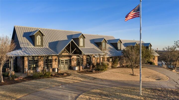 Property Photo:  121 Harbor Lane  TX 75065 