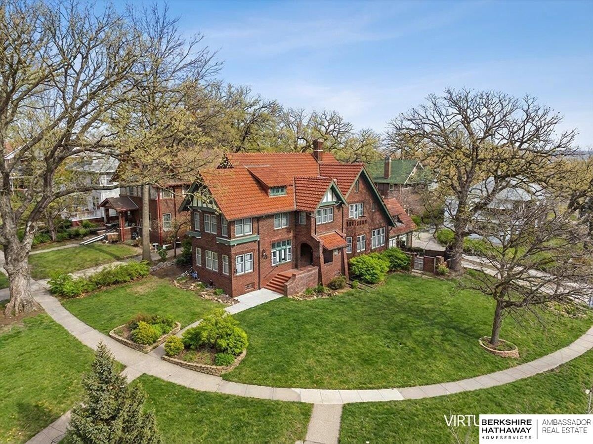 Property Photo:  903 Mercer Boulevard  NE 68131 