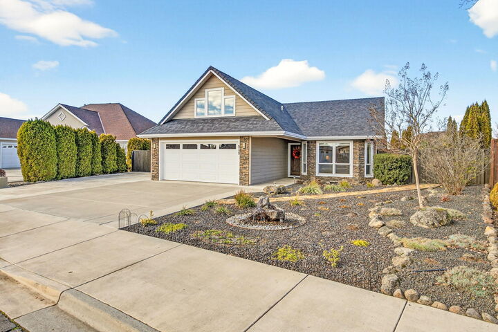 Property Photo:  959 Pumpkin Ridge Drive  OR 97524 