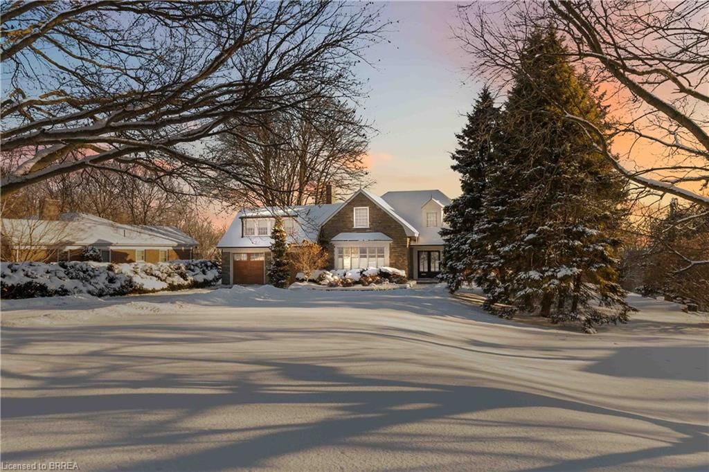 Property Photo: 8 Tutela Heights Road ON N3T 1A1