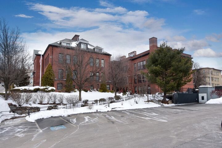 Property Photo:  28 Adams St 304  MA 01604 